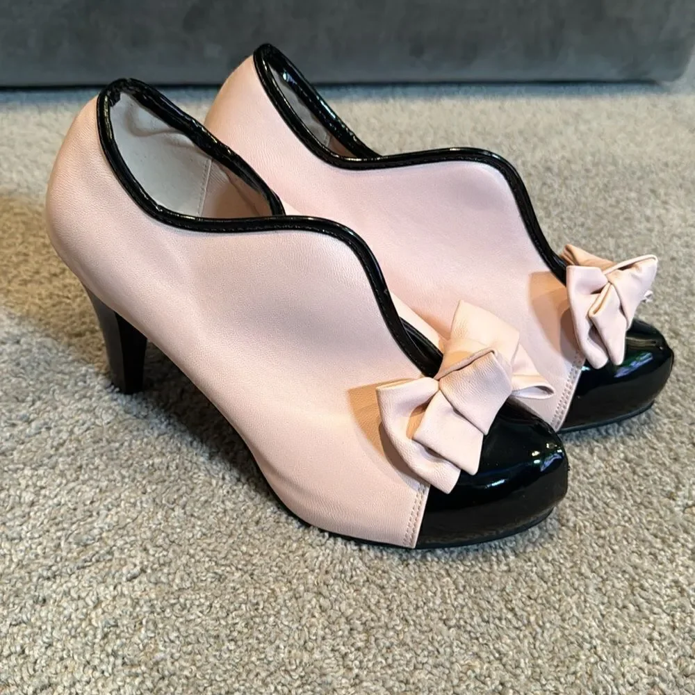 Women’s Pink & Black High Heels Pumps Bow Design Slip On Size 7.5 (39CN) NEW